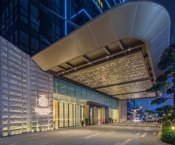 后現(xiàn)代公寓品牌設(shè)計(jì)：大膽色彩、藝術(shù)與幾何形狀的完美融合